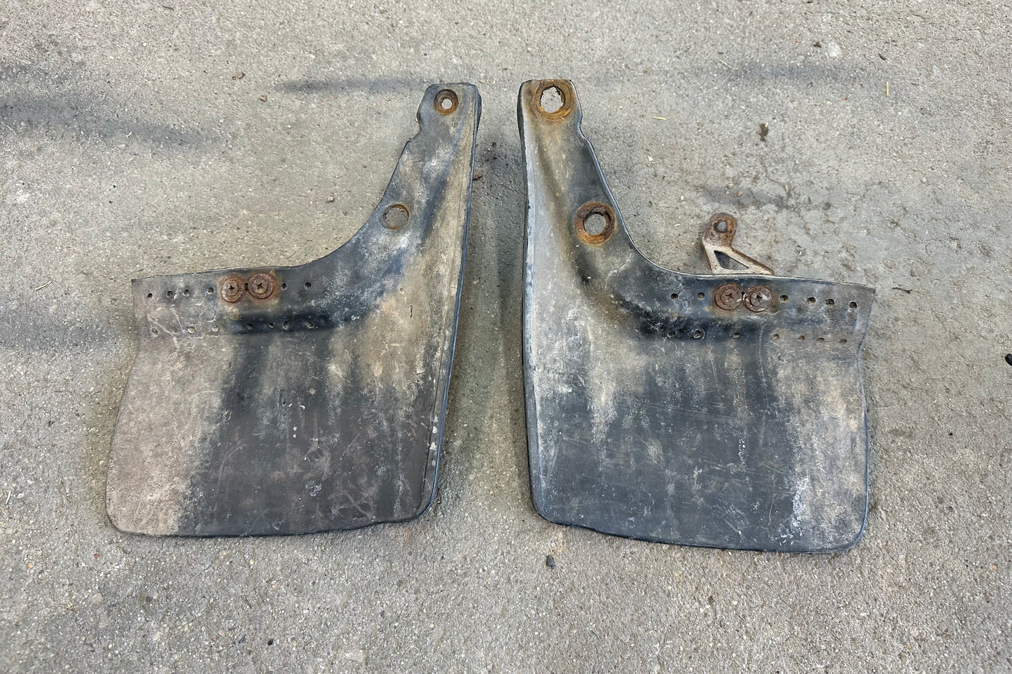 FJ60 Front Mud Flaps